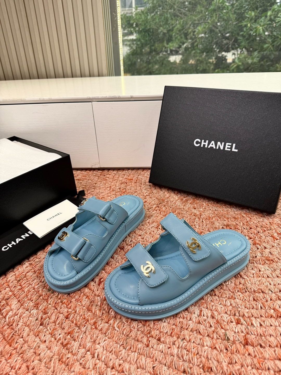🌾G273顶级Chanel 2026ss小香沙滩凉鞋 顶级专柜品质 每年必入的经典款之一！最新出双C金属