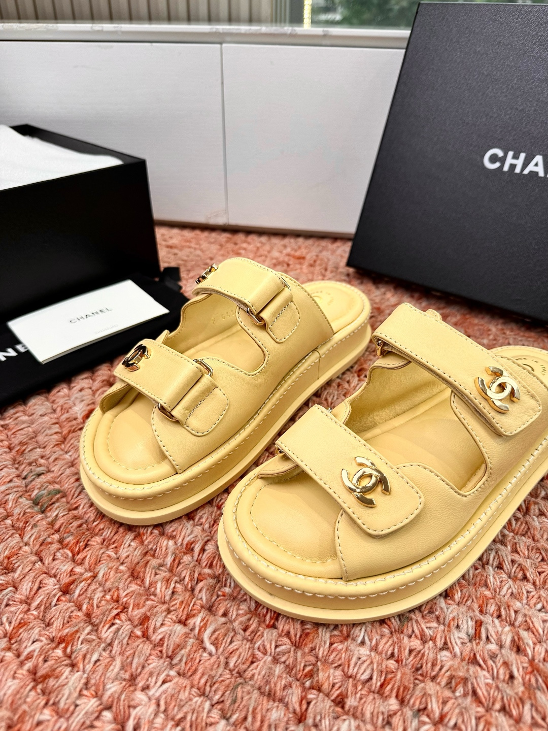 🌾G273顶级Chanel 2026ss小香沙滩凉鞋 顶级专柜品质 每年必入的经典款之一！最新出双C金属