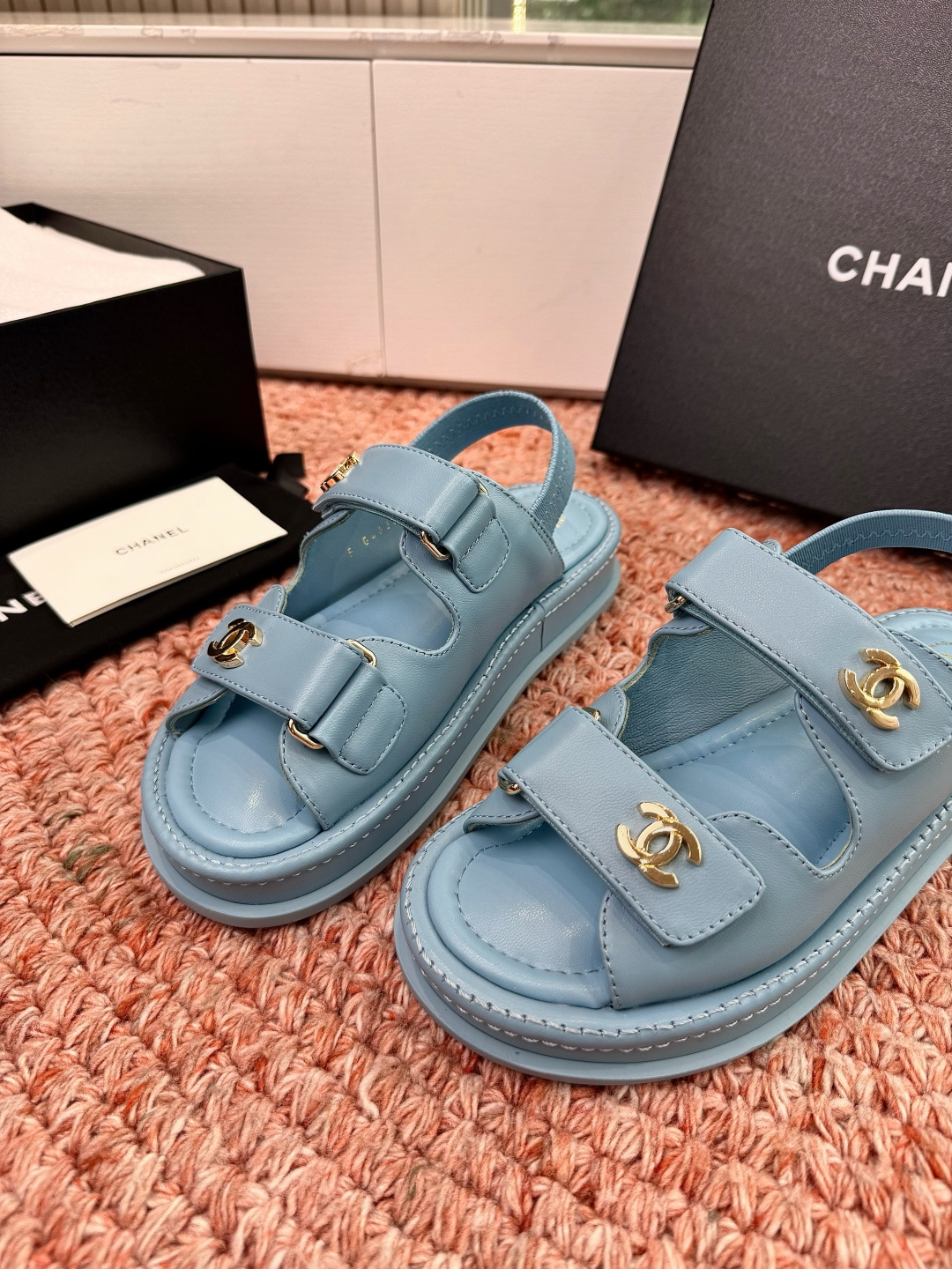 🌾G273顶级Chanel 2026ss小香沙滩凉鞋 顶级专柜品质 每年必入的经典款之一！最新出双C金属