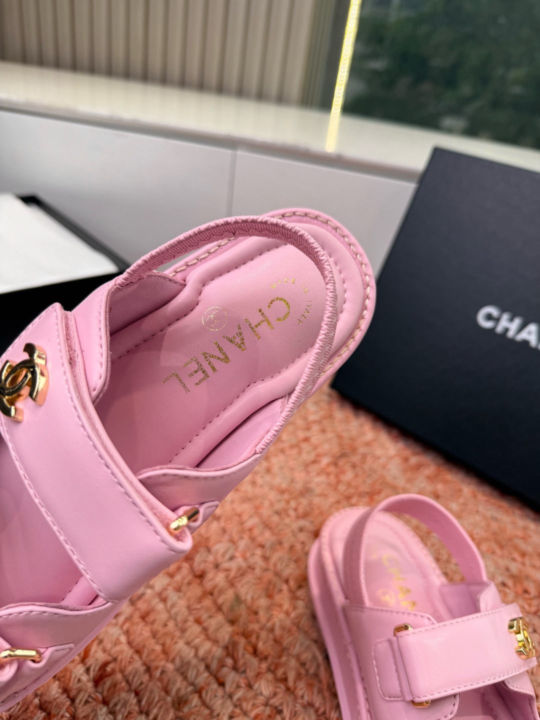 🌾G273顶级Chanel 2026ss小香沙滩凉鞋 顶级专柜品质 每年必入的经典款之一！最新出双C金属
