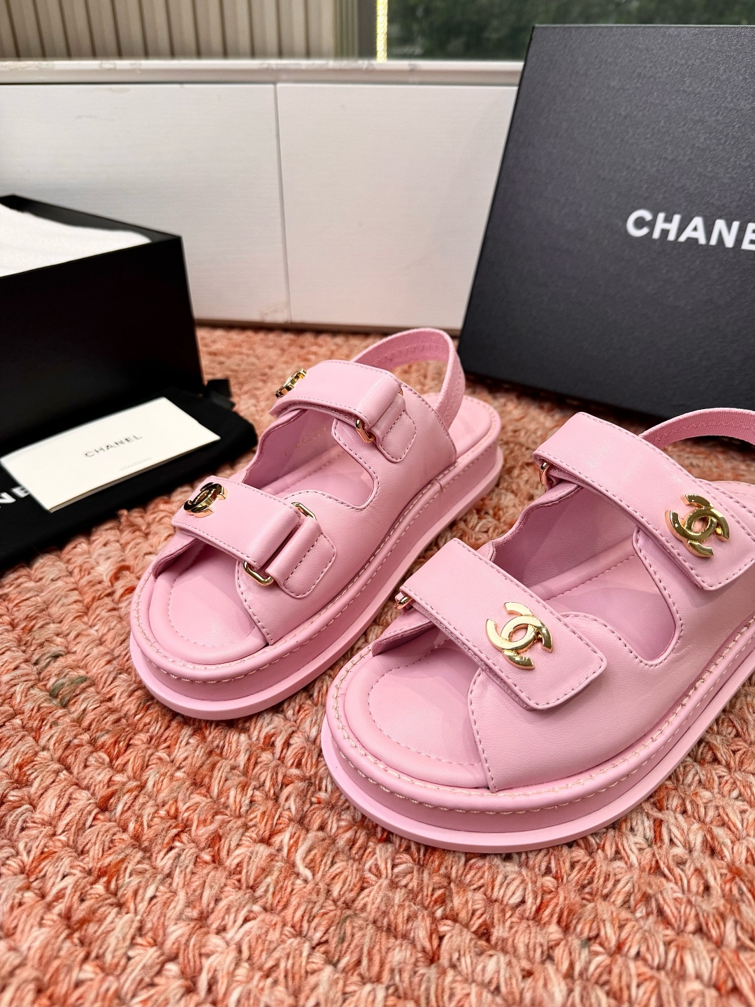 🌾G273顶级Chanel 2026ss小香沙滩凉鞋 顶级专柜品质 每年必入的经典款之一！最新出双C金属