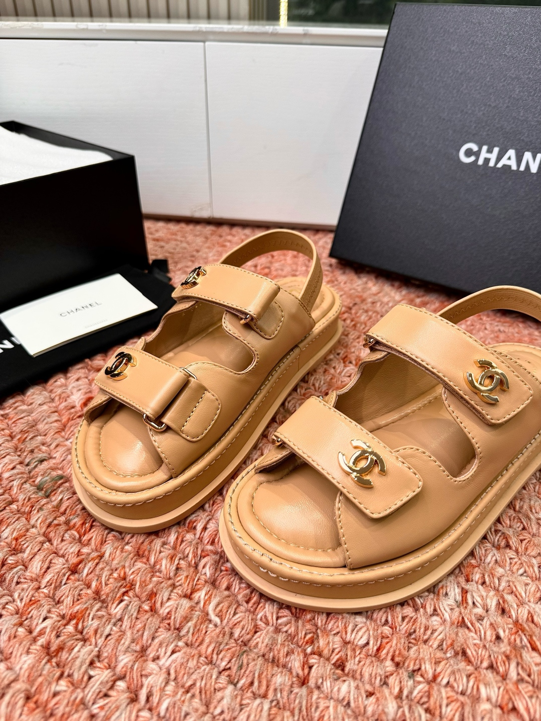 🌾G273顶级Chanel 2026ss小香沙滩凉鞋 顶级专柜品质 每年必入的经典款之一！最新出双C金属