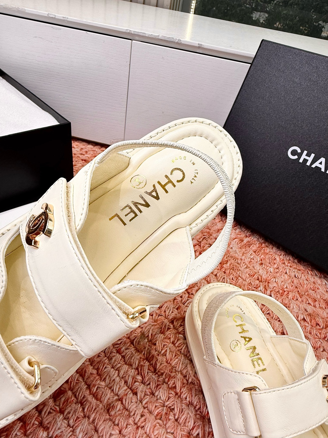🌾G273顶级Chanel 2026ss小香沙滩凉鞋 顶级专柜品质 每年必入的经典款之一！最新出双C金属