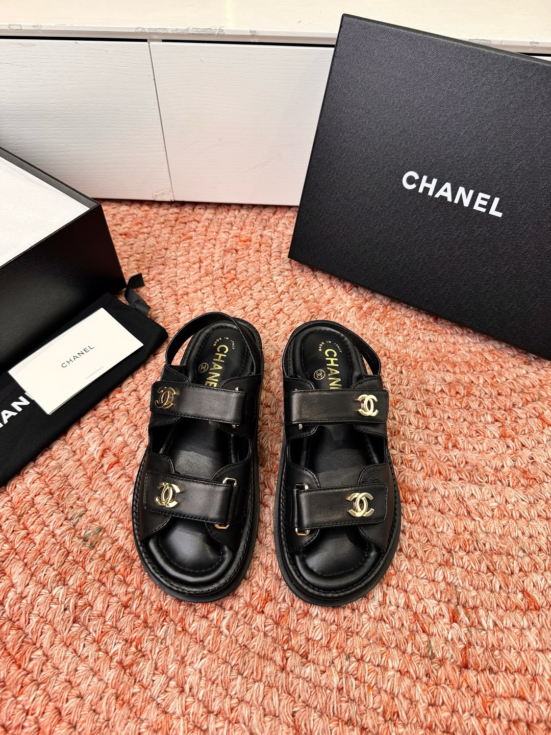 🌾G273顶级Chanel 2026ss小香沙滩凉鞋 顶级专柜品质 每年必入的经典款之一！最新出双C金属