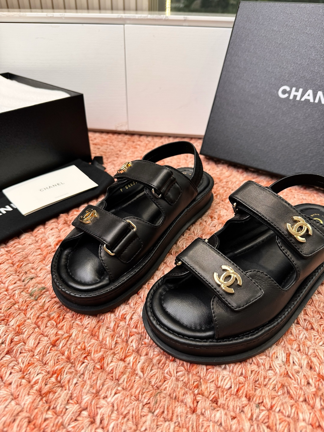 🌾G273顶级Chanel 2026ss小香沙滩凉鞋 顶级专柜品质 每年必入的经典款之一！最新出双C金属