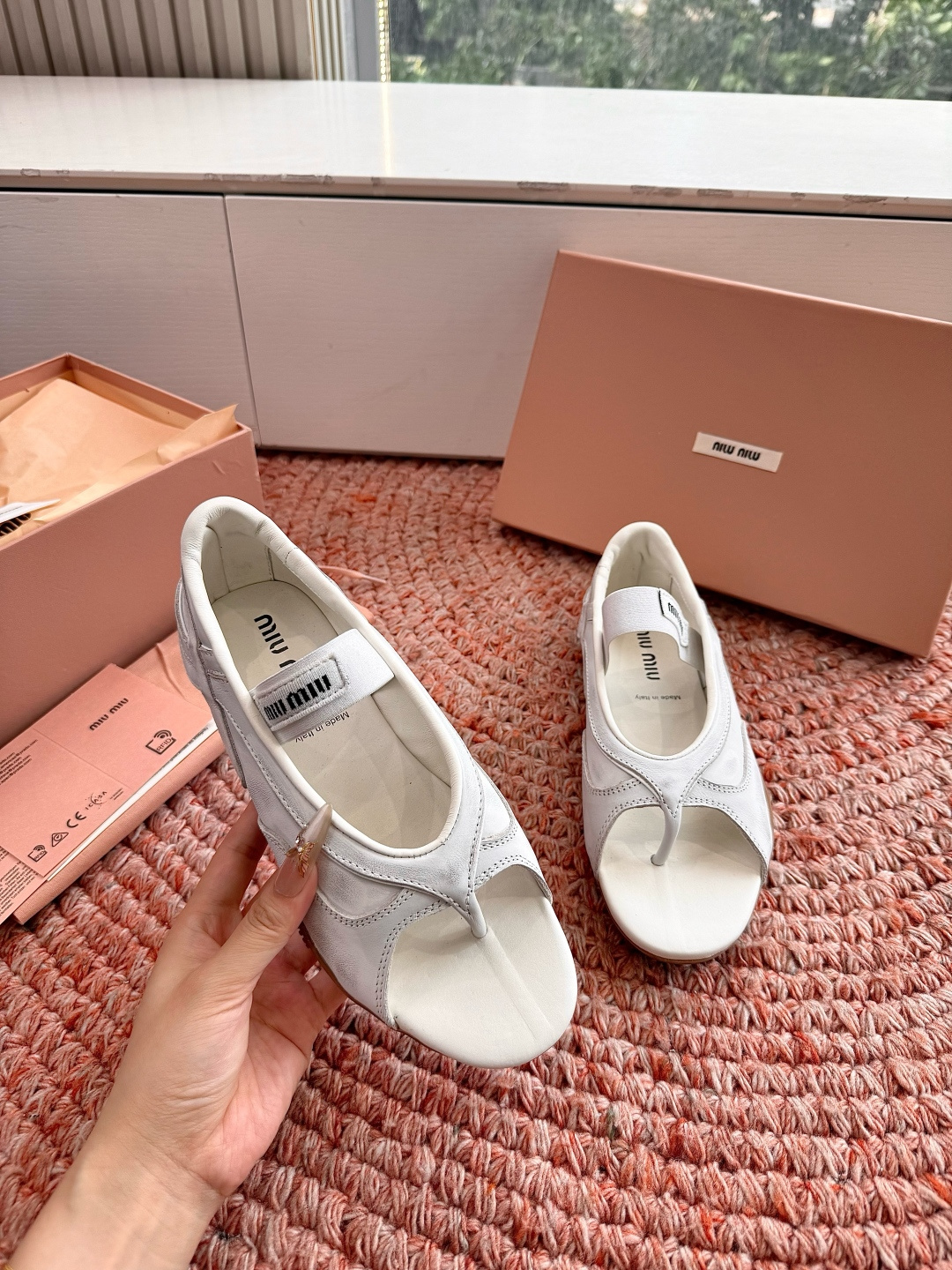 🌾G261新色Miu Miu夏日穿搭，时尚活力来袭🎈宝子们🥰，这套Miu Miu夏季夹脚凉鞋简约大气又不