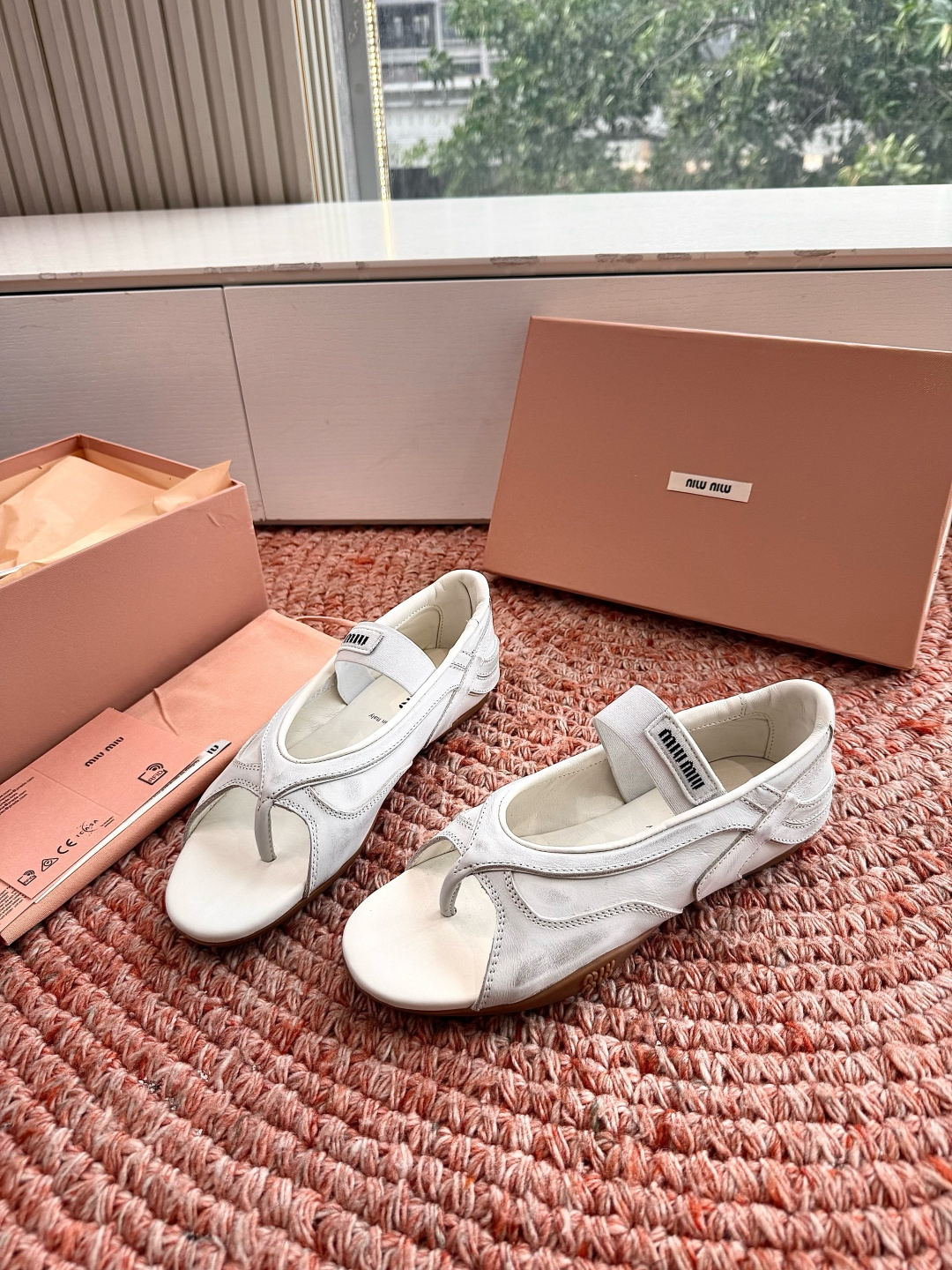 🌾G261新色Miu Miu夏日穿搭，时尚活力来袭🎈宝子们🥰，这套Miu Miu夏季夹脚凉鞋简约大气又不