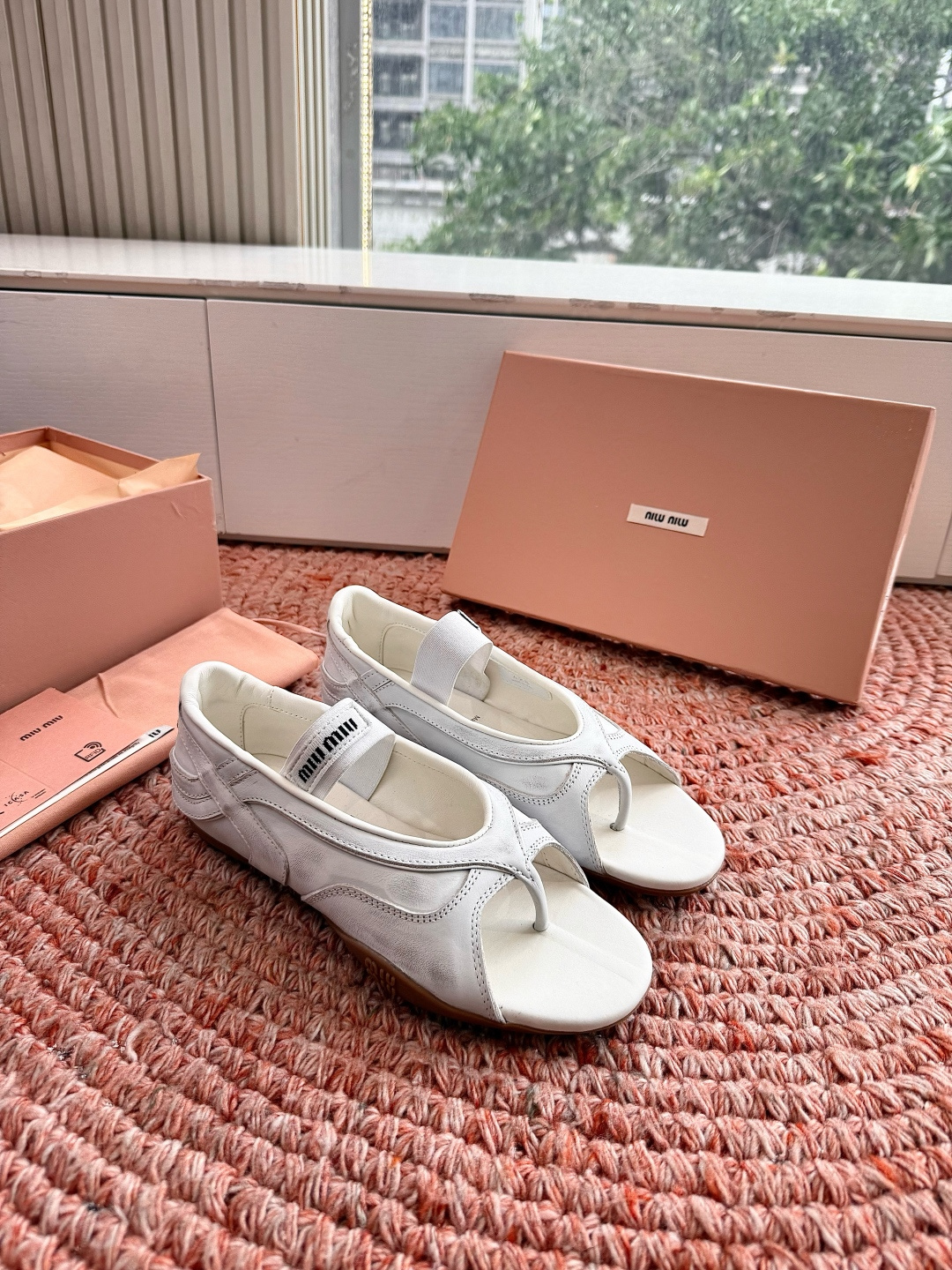 🌾G261新色Miu Miu夏日穿搭，时尚活力来袭🎈宝子们🥰，这套Miu Miu夏季夹脚凉鞋简约大气又不