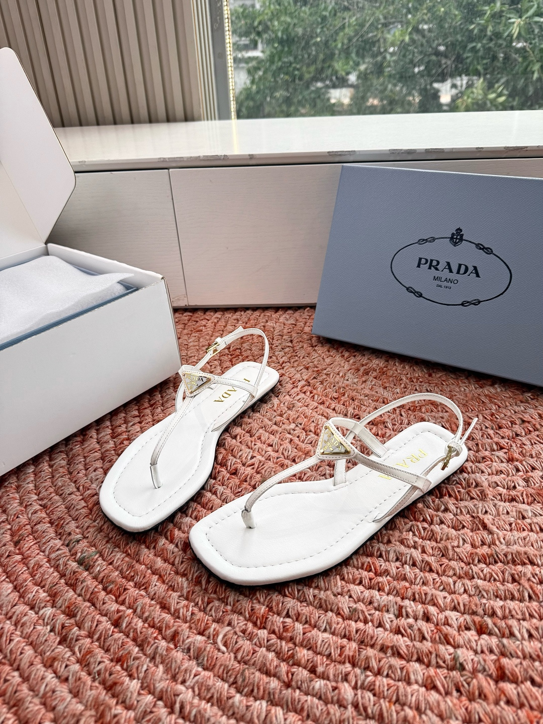 🌾G887[微笑]2026新款 💙Prada 普拉达夹脚复古老钱风单鞋/凉鞋未来科技感满满 时尚界久违的