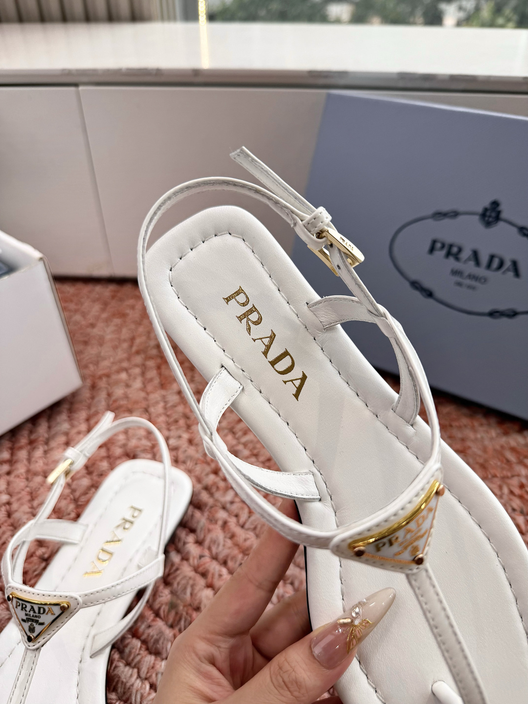 🌾G887[微笑]2026新款 💙Prada 普拉达夹脚复古老钱风单鞋/凉鞋未来科技感满满 时尚界久违的