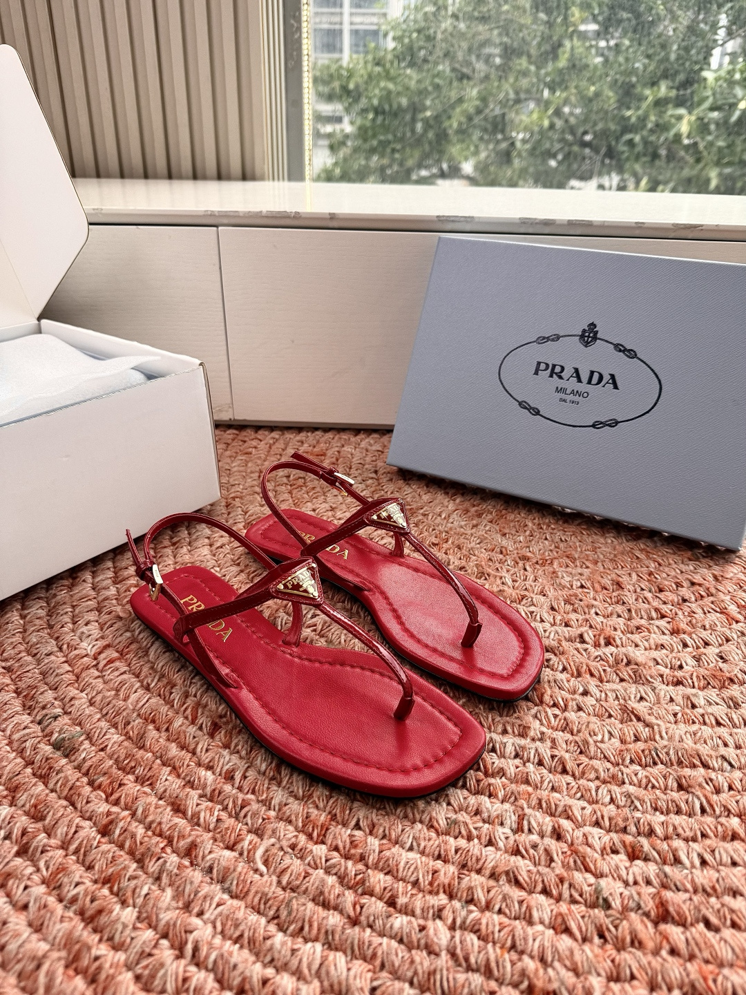🌾G887[微笑]2026新款 💙Prada 普拉达夹脚复古老钱风单鞋/凉鞋未来科技感满满 时尚界久违的