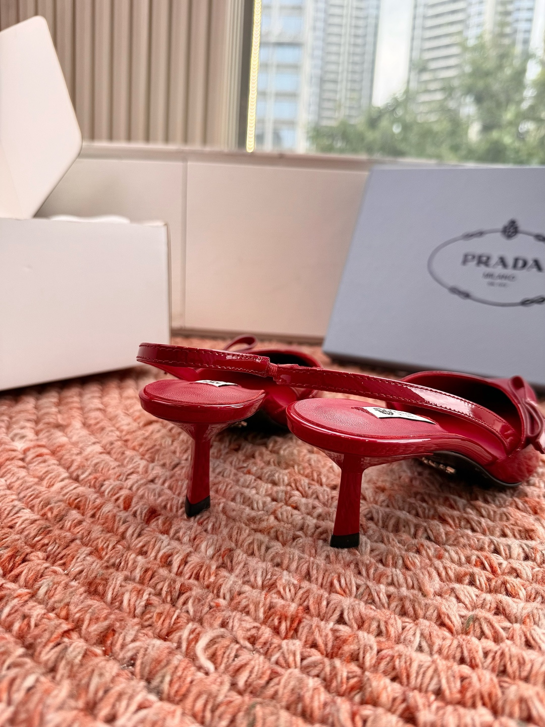 🌾G887[微笑]2026新款 💙Prada 普拉达走秀款尖头镂空高跟鞋 复古老钱风单鞋/凉鞋未来科技感