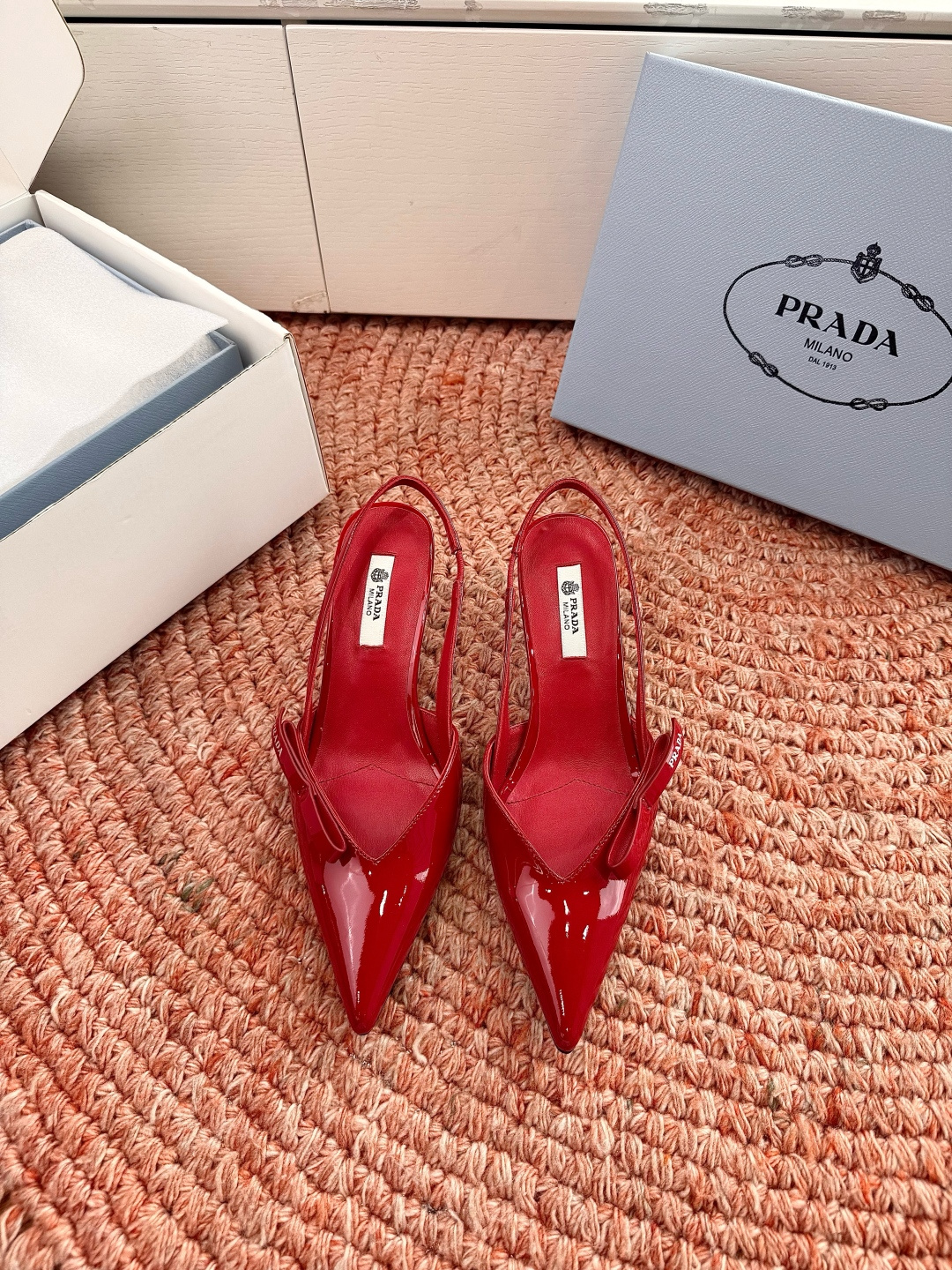🌾G887[微笑]2026新款 💙Prada 普拉达走秀款尖头镂空高跟鞋 复古老钱风单鞋/凉鞋未来科技感