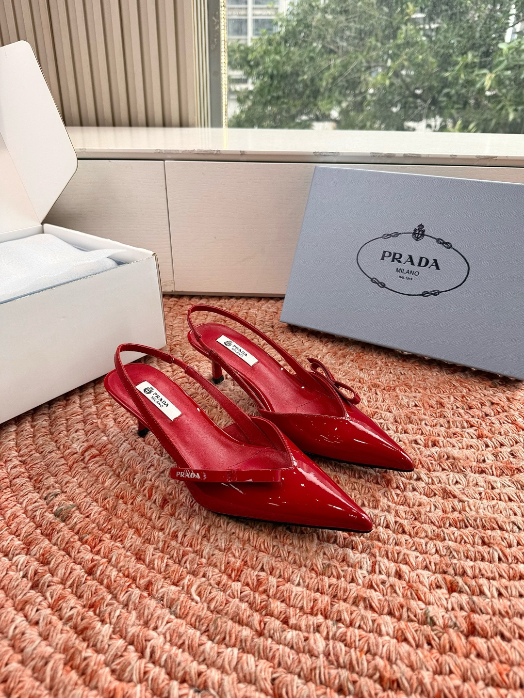 🌾G887[微笑]2026新款 💙Prada 普拉达走秀款尖头镂空高跟鞋 复古老钱风单鞋/凉鞋未来科技感