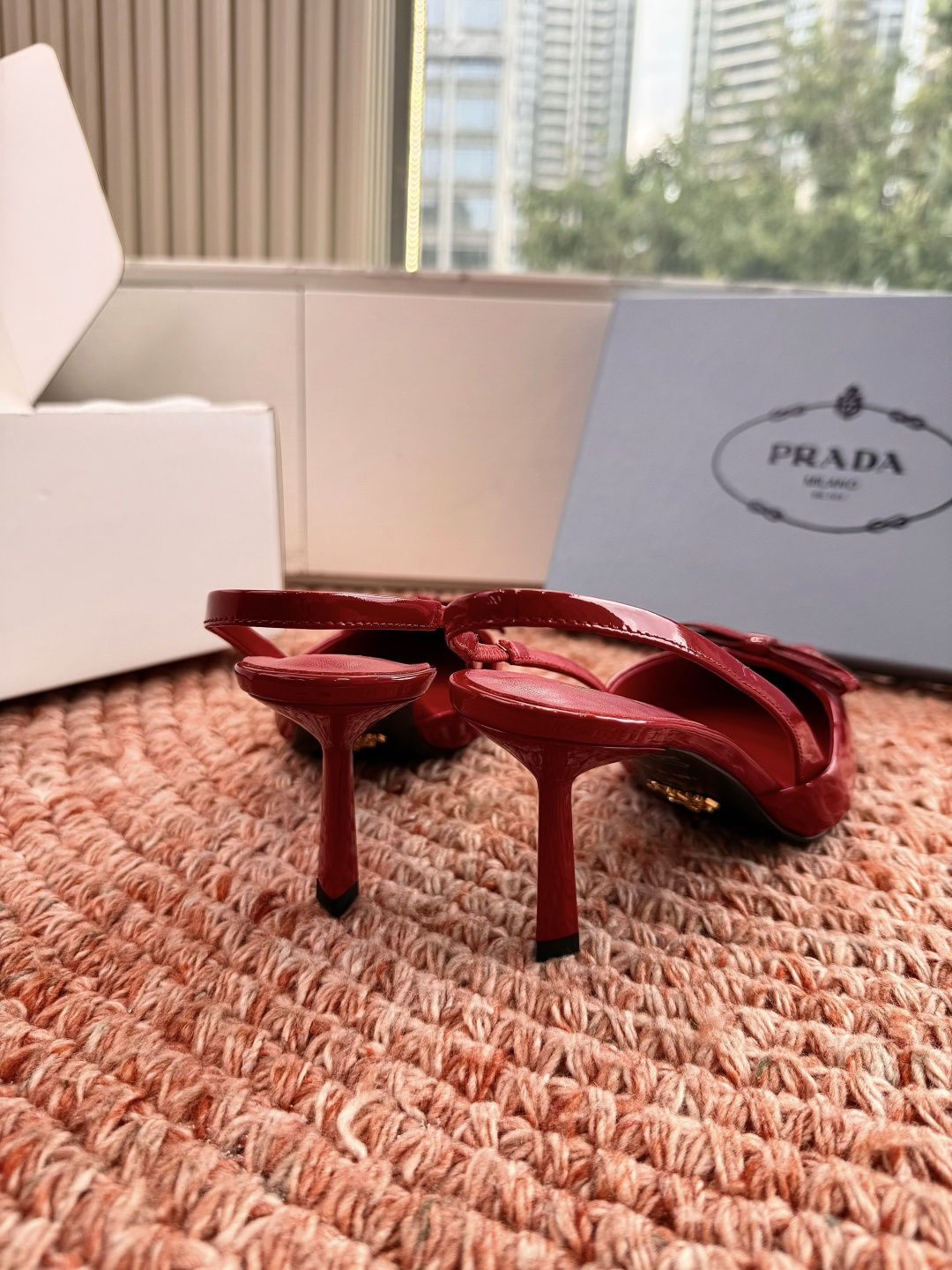 🌾G887[微笑]2026新款 💙Prada 普拉达走秀款尖头镂空高跟鞋 复古老钱风单鞋/凉鞋未来科技感