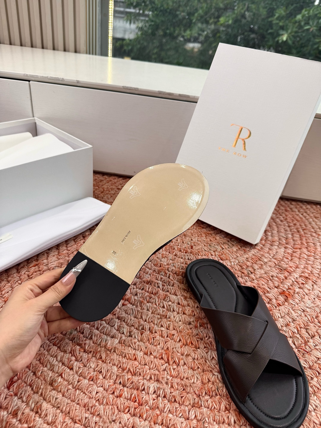 🌾G028所见即所得The row2026新款拖鞋凉鞋看到会做到这么精细、而且对脚的包容性特别强，把脚型