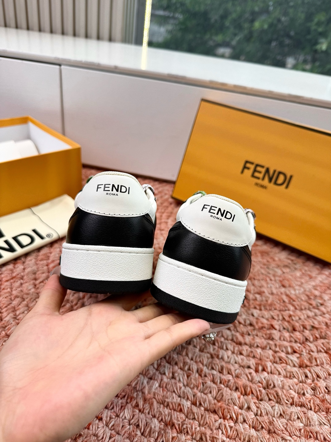 🌾男➕10😀G036顶级2026新色帅 FENDI芬迪新色X 俱乐部X SS26FENDI品牌核心元素的