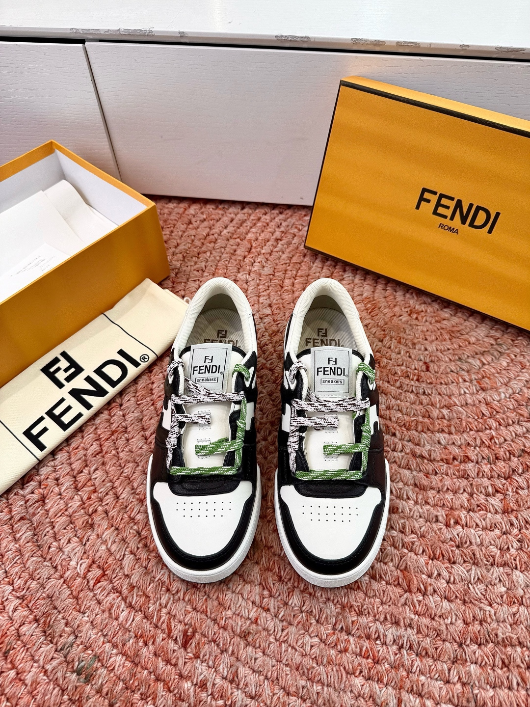 🌾男➕10😀G036顶级2026新色帅 FENDI芬迪新色X 俱乐部X SS26FENDI品牌核心元素的