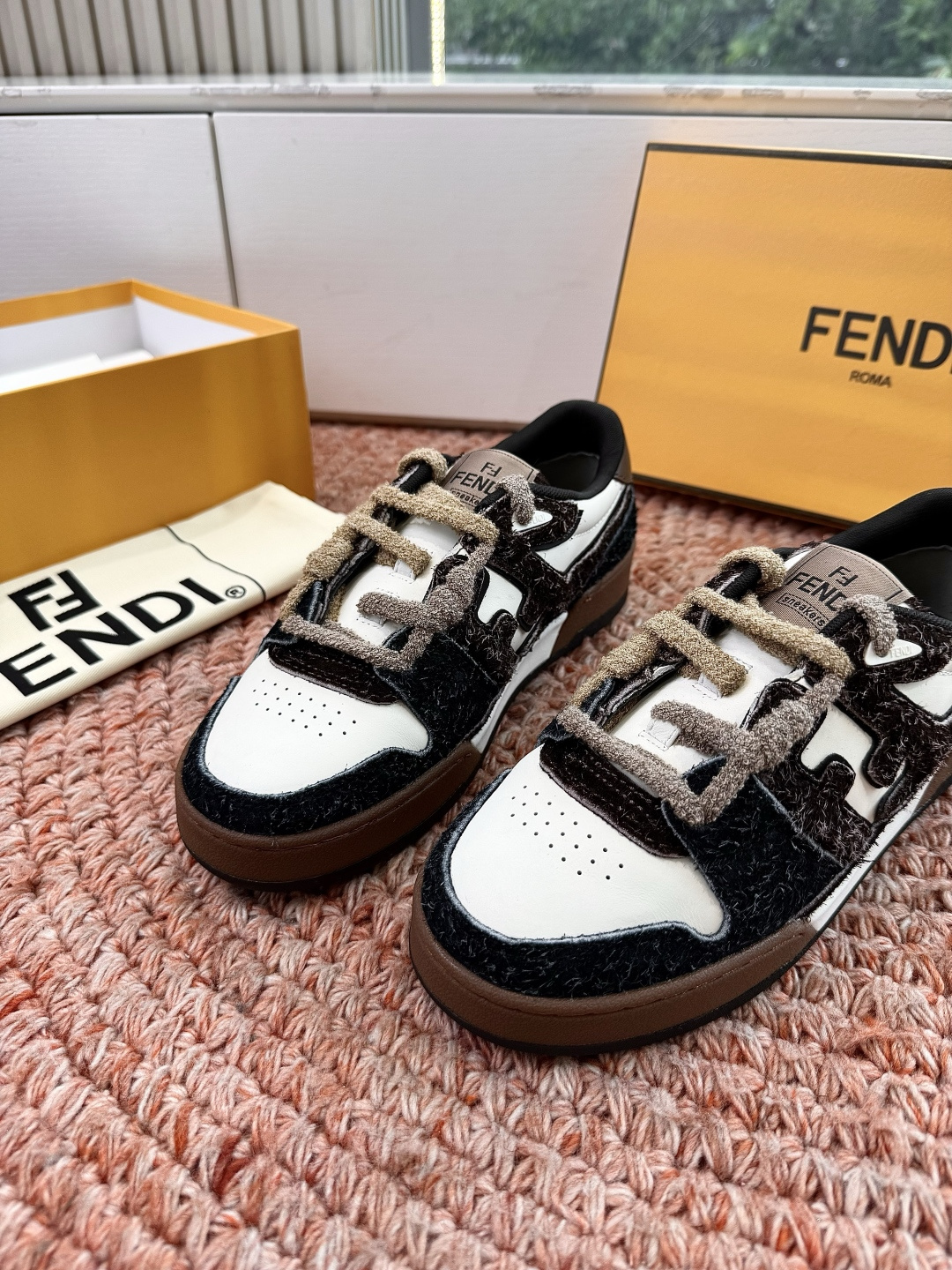 🌾男➕10😀G036顶级2026新色帅 FENDI芬迪新色X 俱乐部X SS26FENDI品牌核心元素的