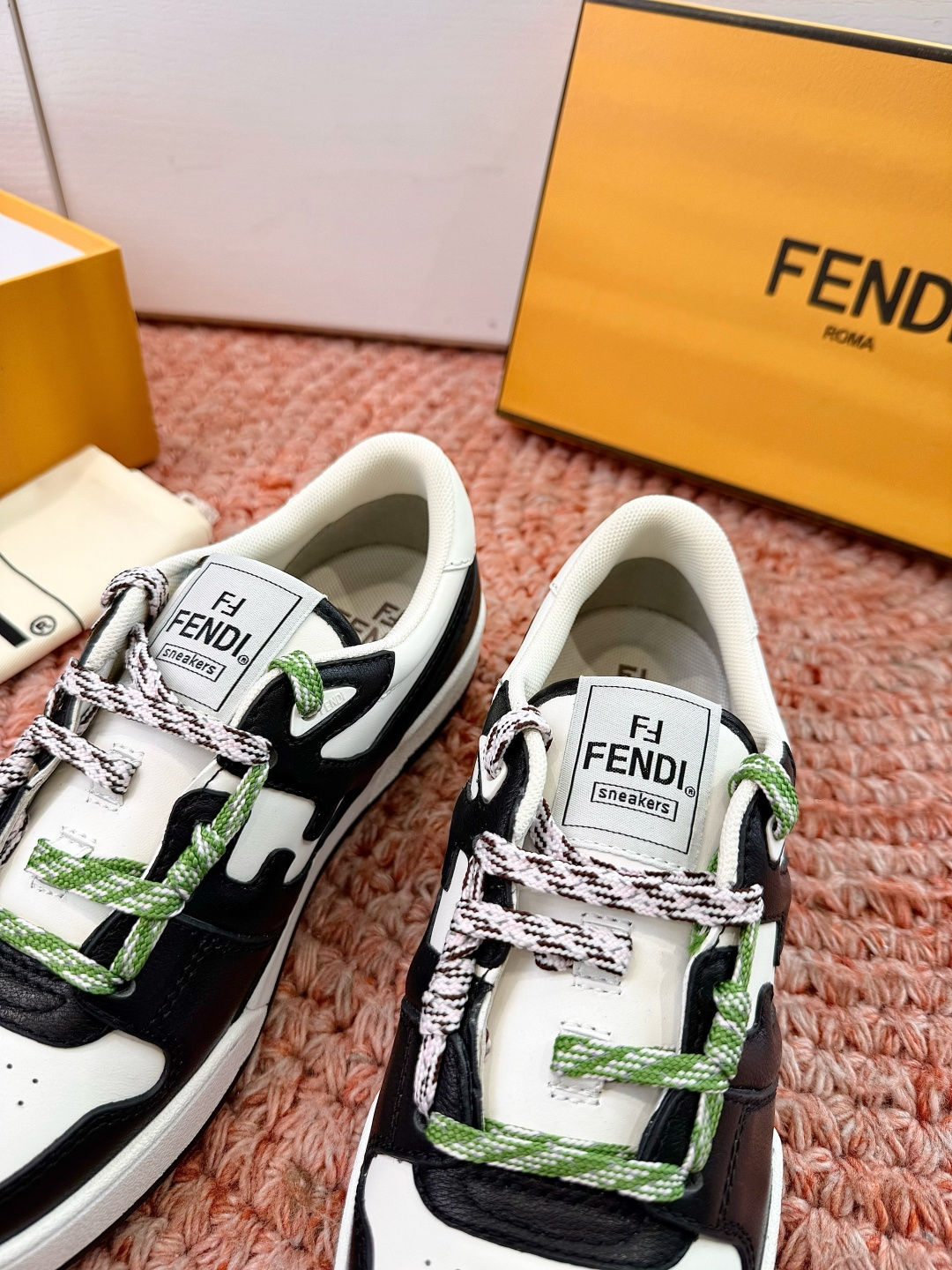 🌾男➕10😀G036顶级2026新色帅 FENDI芬迪新色X 俱乐部X SS26FENDI品牌核心元素的