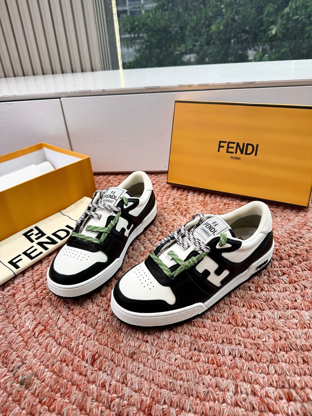 🌾男➕10😀G036顶级2026新色帅 FENDI芬迪新色X 俱乐部X SS26FENDI品牌核心元素的