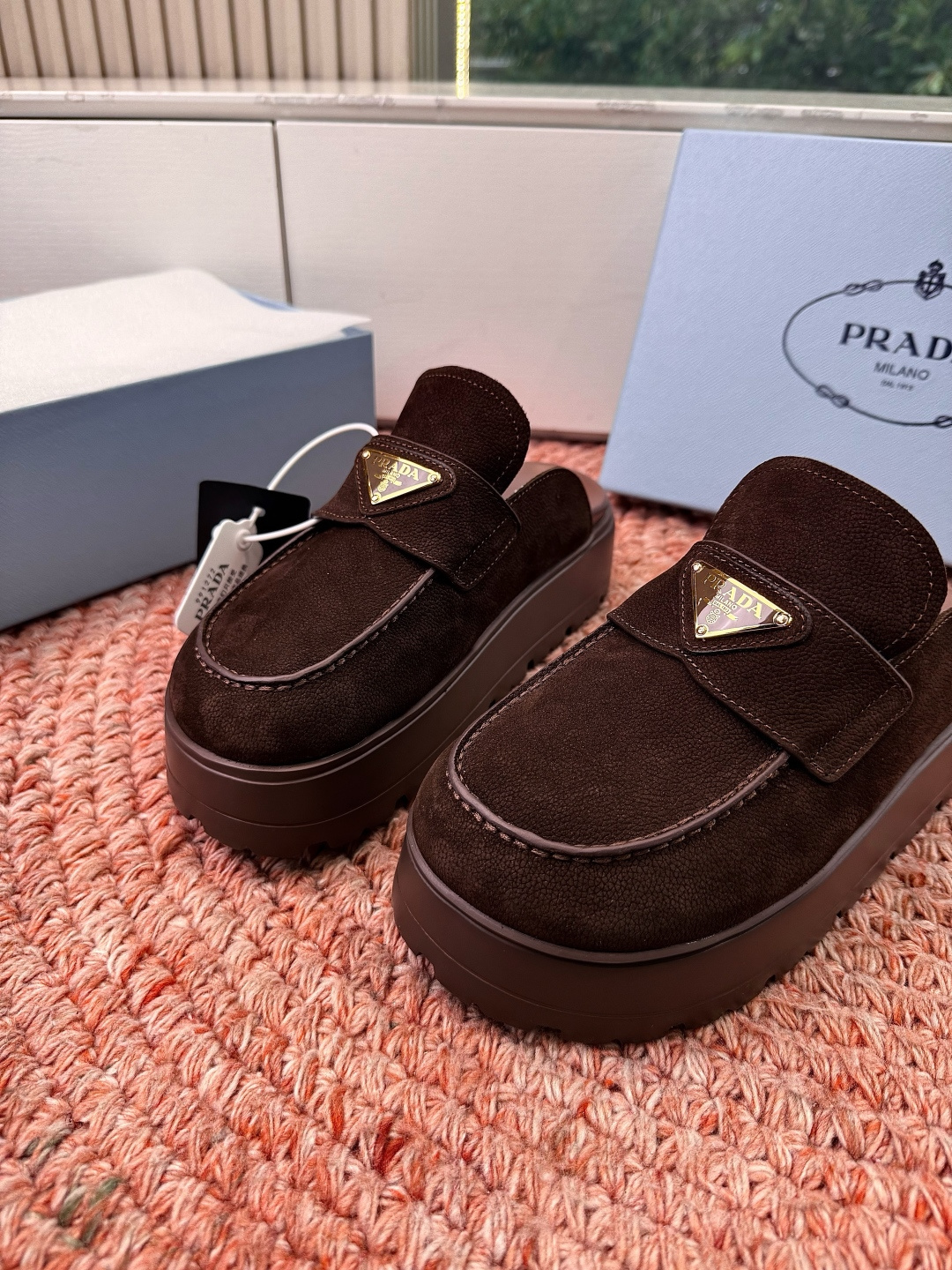🌾G036 prada普拉达2026春夏新款拖鞋系列 三角扣厚底魔术贴拖鞋凉鞋全皮高级大气 厚底鞋底搭配