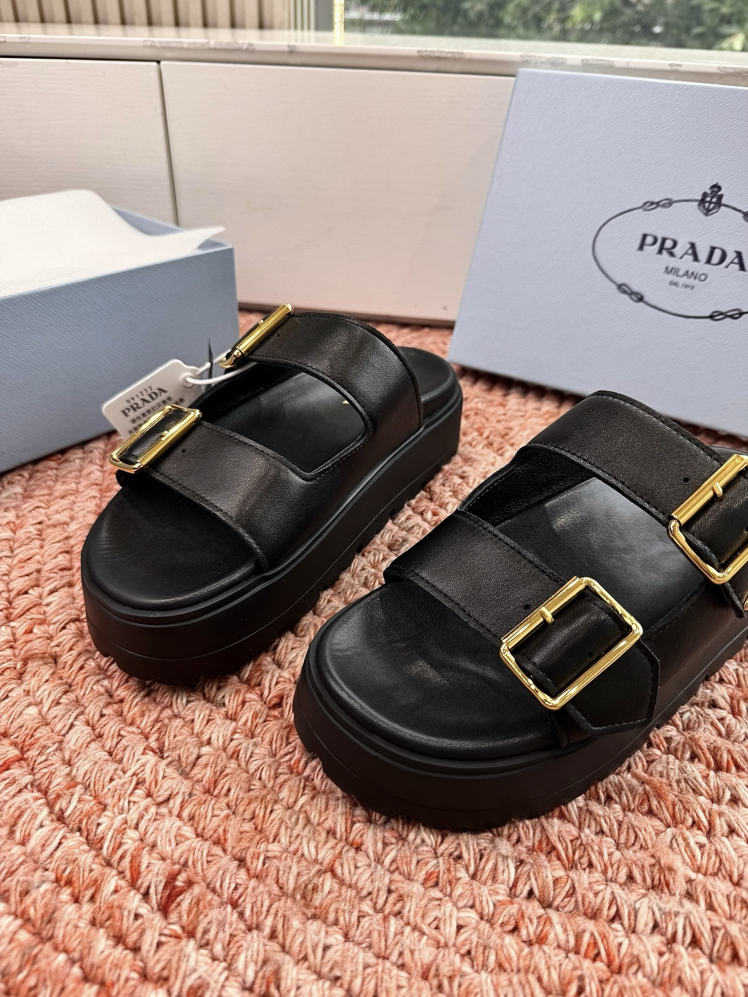 🌾G036 prada普拉达2026春夏新款拖鞋系列 三角扣厚底魔术贴拖鞋 全皮高级大气 厚底鞋底搭配全