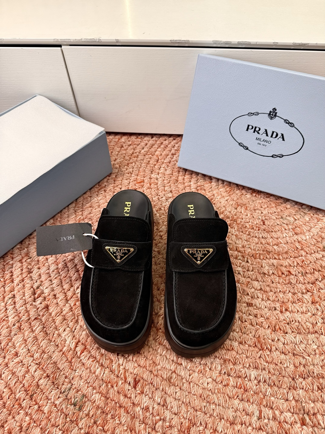 🌾G036 prada普拉达2026春夏新款拖鞋系列 三角扣厚底魔术贴拖鞋凉鞋全皮高级大气 厚底鞋底搭配