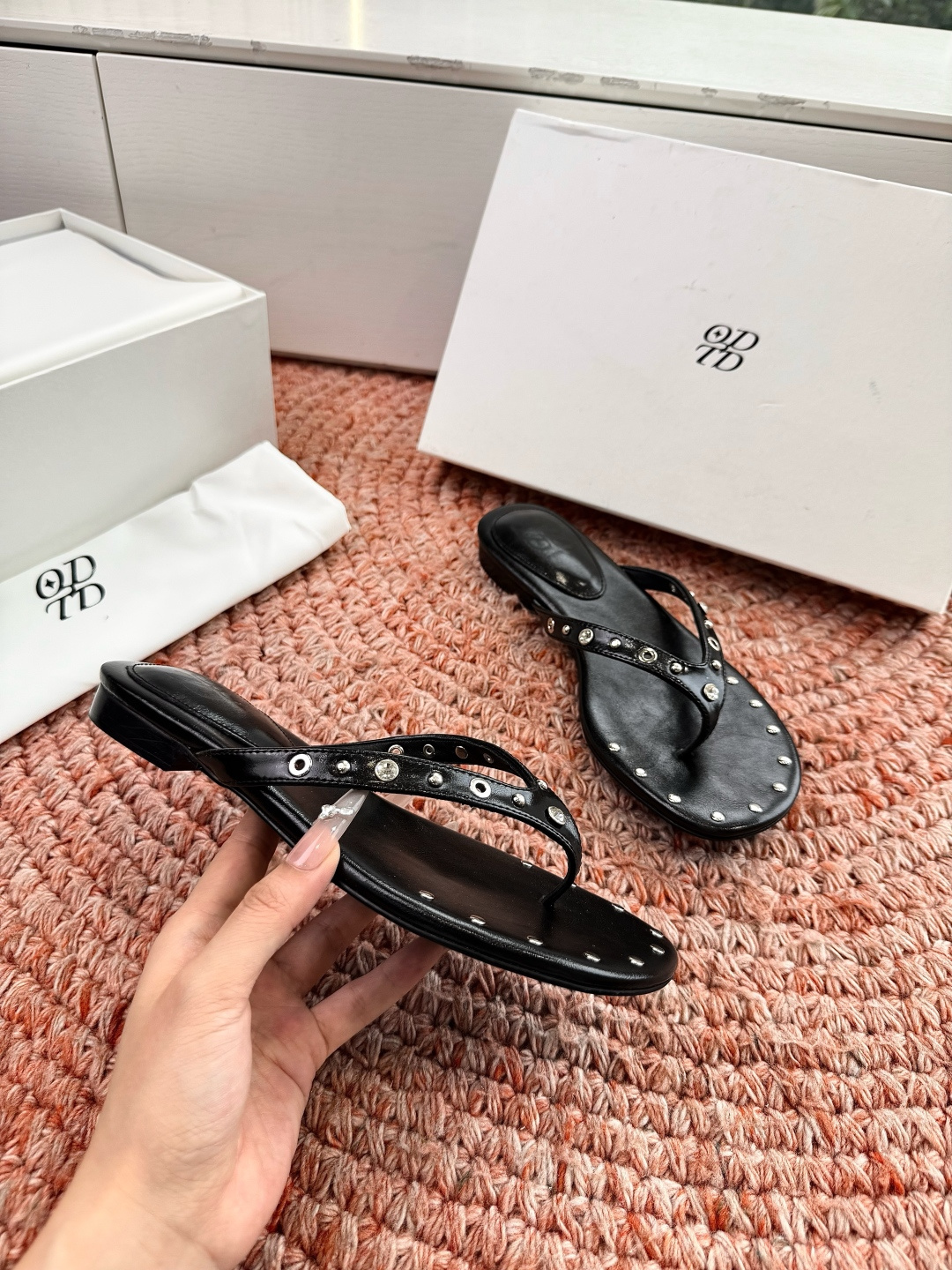 🌾G213顶级品质ODTD✨26春夏新款铆钉凉拖，今年大热的凉拖，优雅随性中透露不经意的性感，小猫跟完美