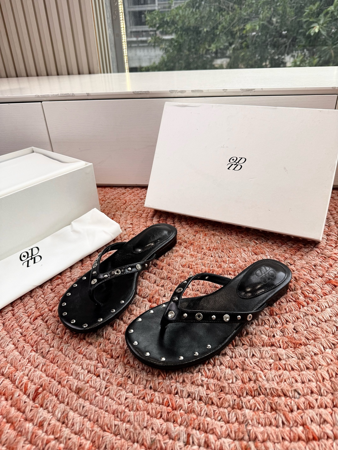🌾G213顶级品质ODTD✨26春夏新款铆钉凉拖，今年大热的凉拖，优雅随性中透露不经意的性感，小猫跟完美
