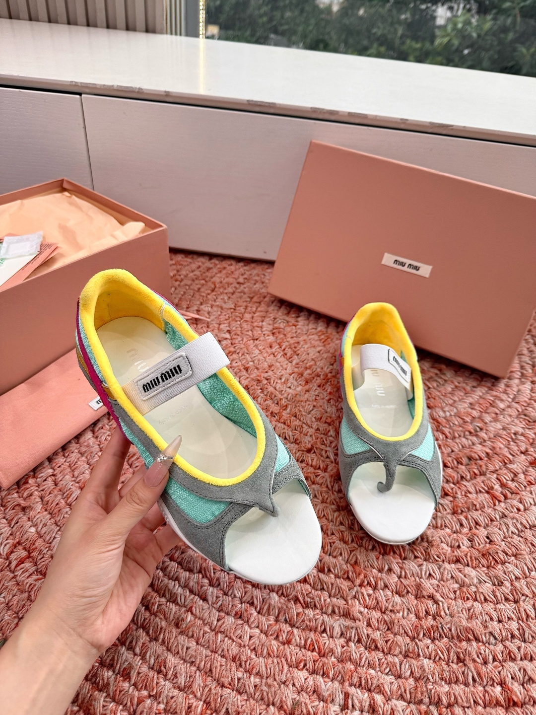 🌾G261新色Miu Miu夏日穿搭，时尚活力来袭🎈宝子们🥰，这套Miu Miu夏季夹脚凉鞋简约大气又不