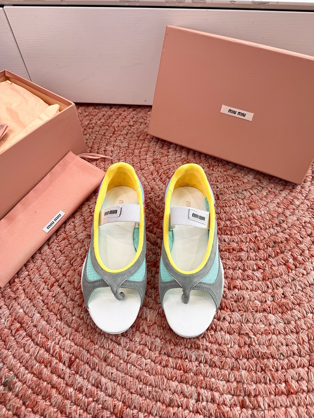 🌾G261新色Miu Miu夏日穿搭，时尚活力来袭🎈宝子们🥰，这套Miu Miu夏季夹脚凉鞋简约大气又不