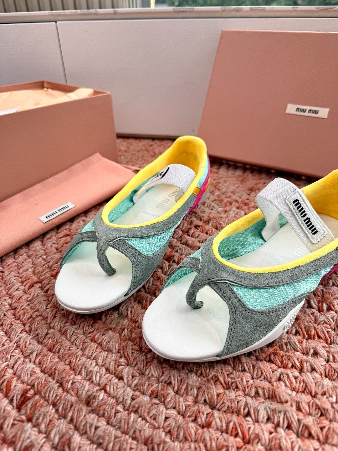 🌾G261新色Miu Miu夏日穿搭，时尚活力来袭🎈宝子们🥰，这套Miu Miu夏季夹脚凉鞋简约大气又不