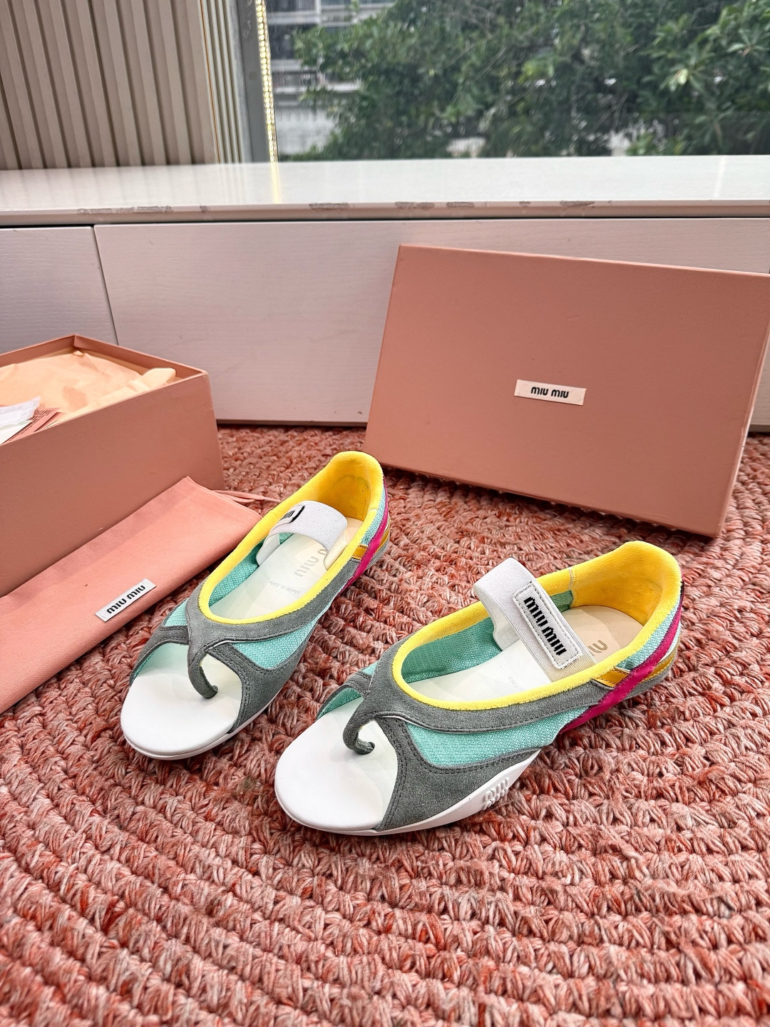 🌾G261新色Miu Miu夏日穿搭，时尚活力来袭🎈宝子们🥰，这套Miu Miu夏季夹脚凉鞋简约大气又不