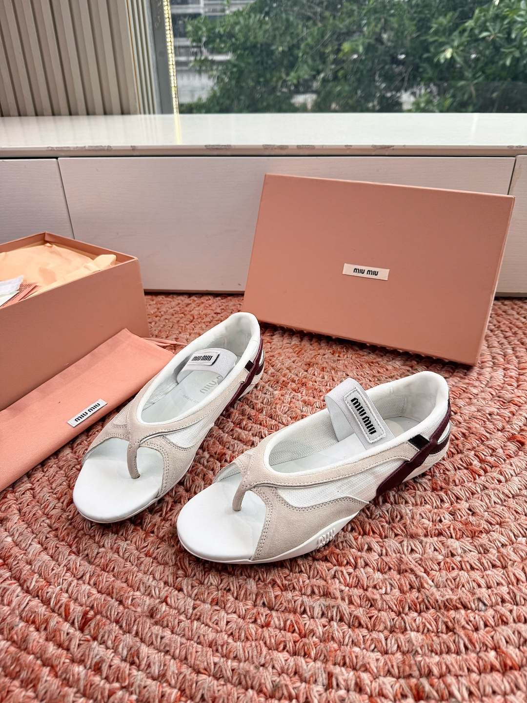 🌾G261新色Miu Miu夏日穿搭，时尚活力来袭🎈宝子们🥰，这套Miu Miu夏季夹脚凉鞋简约大气又不
