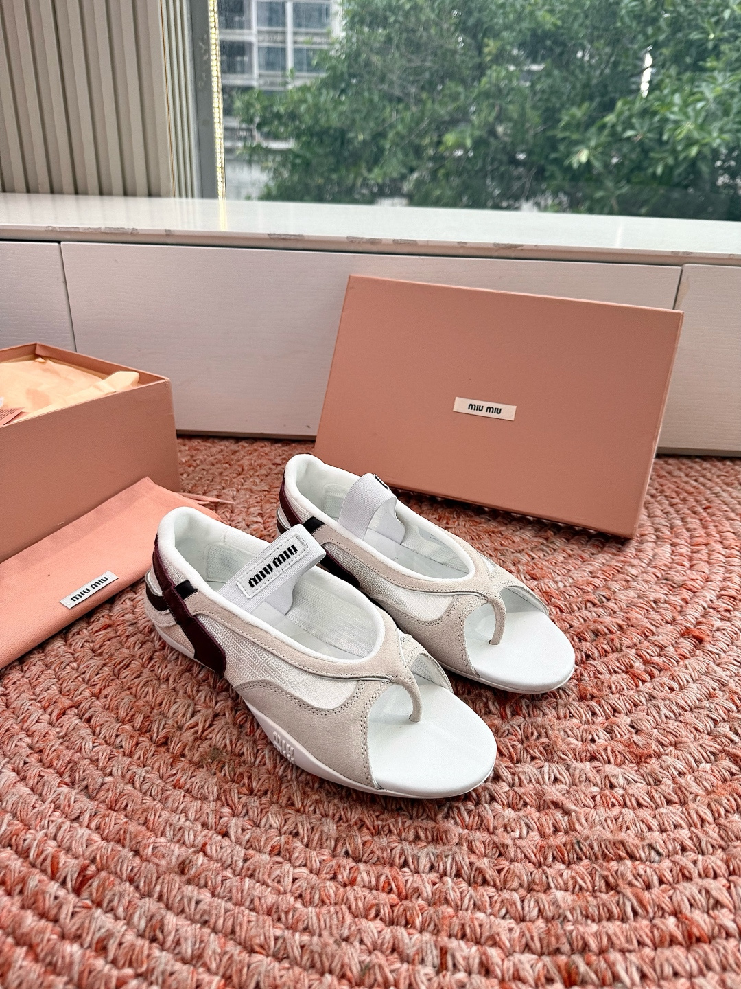 🌾G261新色Miu Miu夏日穿搭，时尚活力来袭🎈宝子们🥰，这套Miu Miu夏季夹脚凉鞋简约大气又不