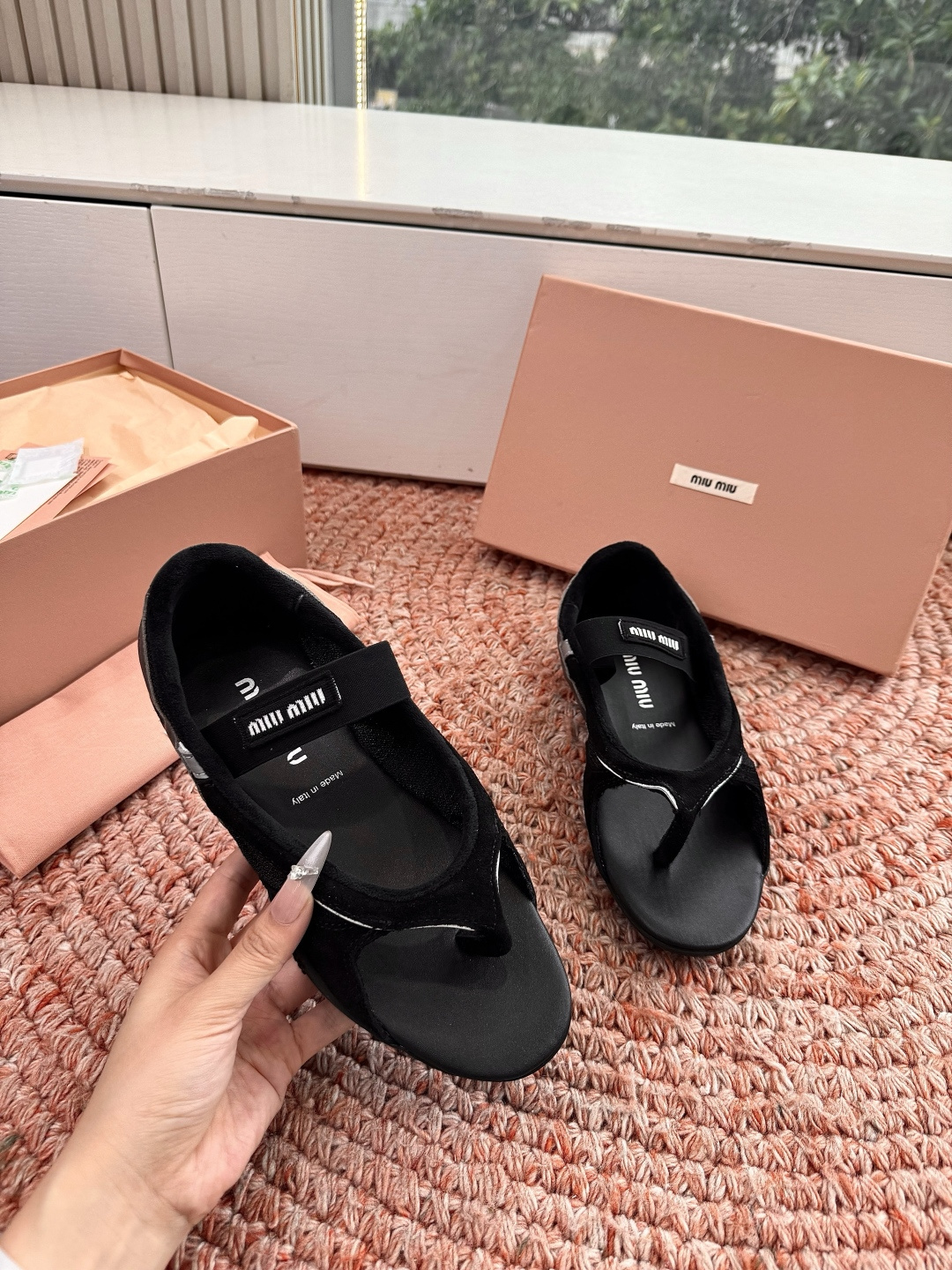 🌾G261新色Miu Miu夏日穿搭，时尚活力来袭🎈宝子们🥰，这套Miu Miu夏季夹脚凉鞋简约大气又不