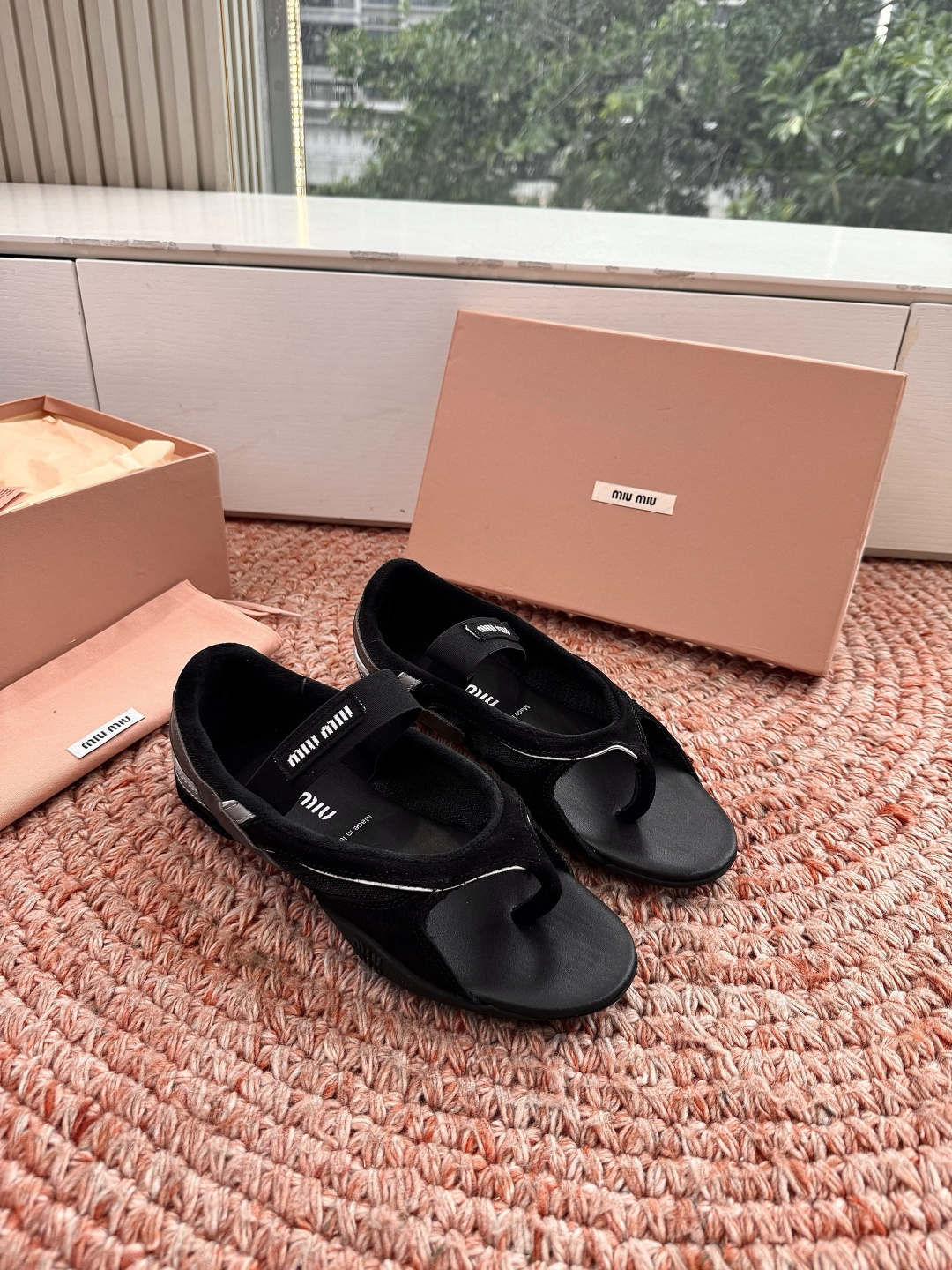 🌾G261新色Miu Miu夏日穿搭，时尚活力来袭🎈宝子们🥰，这套Miu Miu夏季夹脚凉鞋简约大气又不