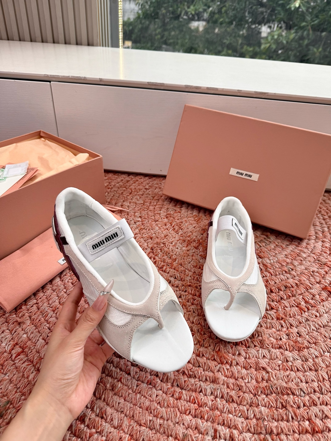🌾G261新色Miu Miu夏日穿搭，时尚活力来袭🎈宝子们🥰，这套Miu Miu夏季夹脚凉鞋简约大气又不