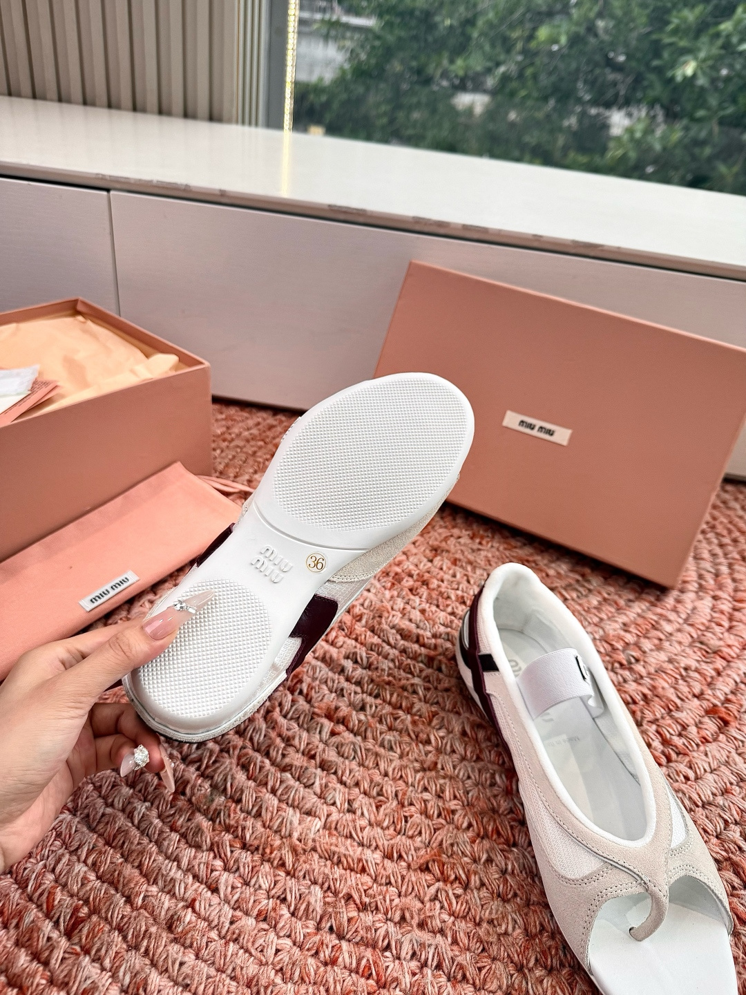 🌾G261新色Miu Miu夏日穿搭，时尚活力来袭🎈宝子们🥰，这套Miu Miu夏季夹脚凉鞋简约大气又不