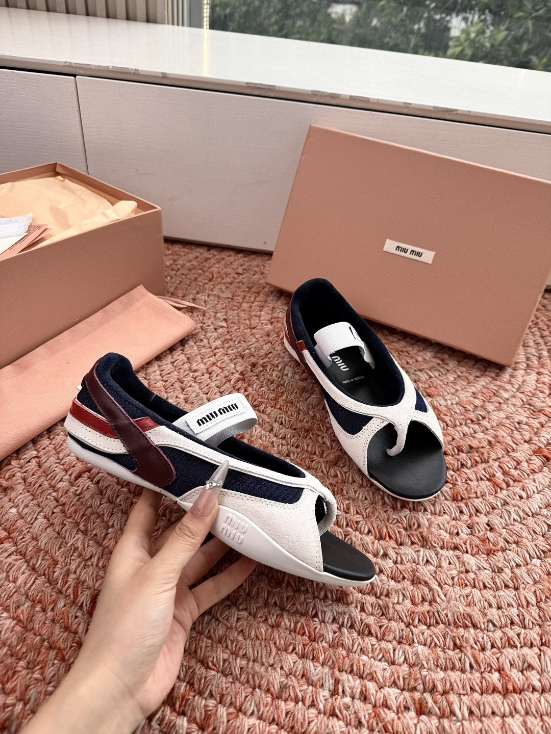 🌾G261新色Miu Miu夏日穿搭，时尚活力来袭🎈宝子们🥰，这套Miu Miu夏季夹脚凉鞋简约大气又不