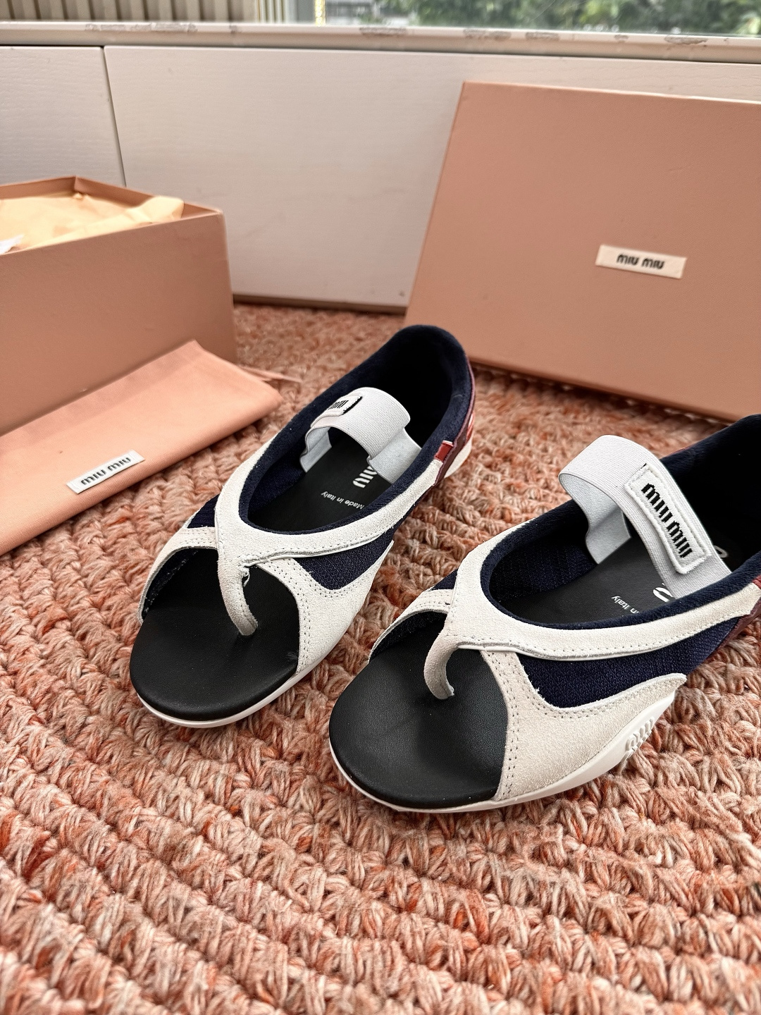 🌾G261新色Miu Miu夏日穿搭，时尚活力来袭🎈宝子们🥰，这套Miu Miu夏季夹脚凉鞋简约大气又不