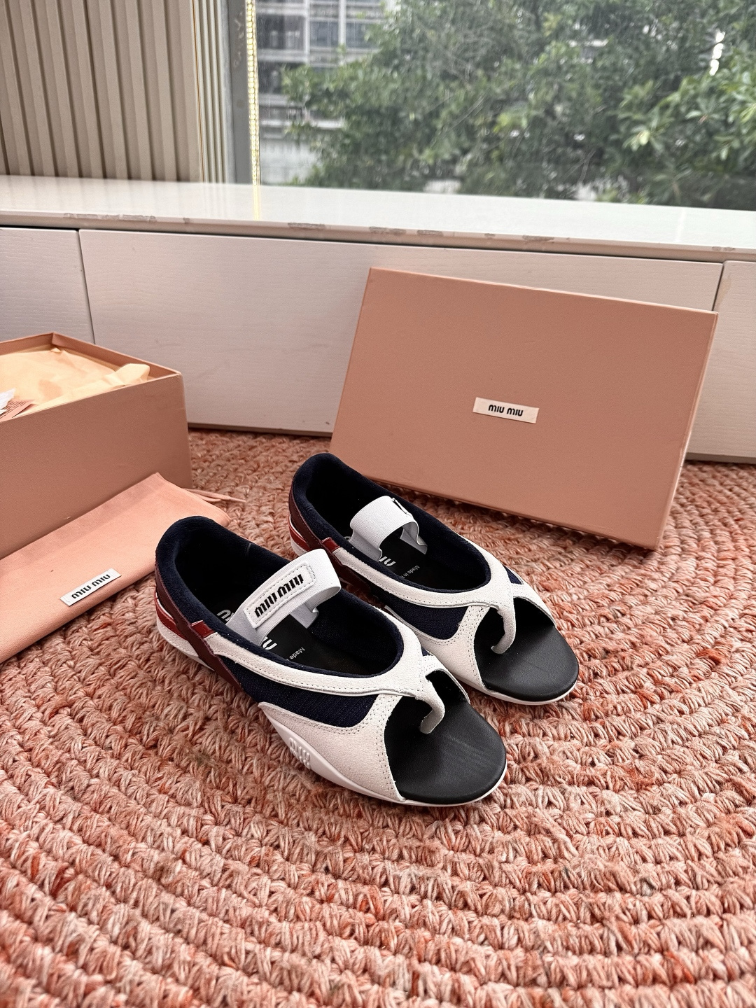🌾G261新色Miu Miu夏日穿搭，时尚活力来袭🎈宝子们🥰，这套Miu Miu夏季夹脚凉鞋简约大气又不