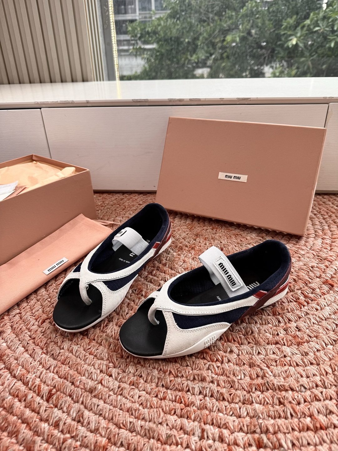 🌾G261新色Miu Miu夏日穿搭，时尚活力来袭🎈宝子们🥰，这套Miu Miu夏季夹脚凉鞋简约大气又不