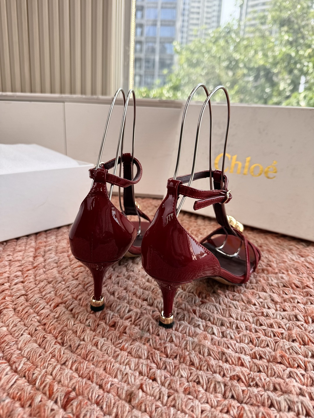 🌾G213顶级品质Chloe 蔻依 2026 春夏新款 方头 交叉T字带 铆钉 高跟 凉鞋 单鞋Chlo