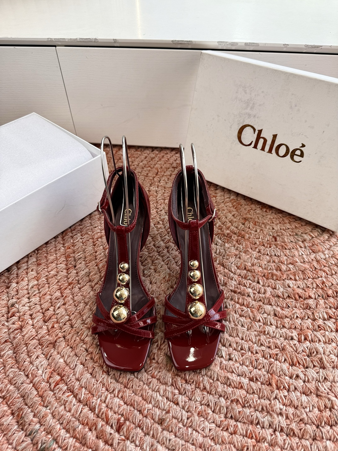 🌾G213顶级品质Chloe 蔻依 2026 春夏新款 方头 交叉T字带 铆钉 高跟 凉鞋 单鞋Chlo
