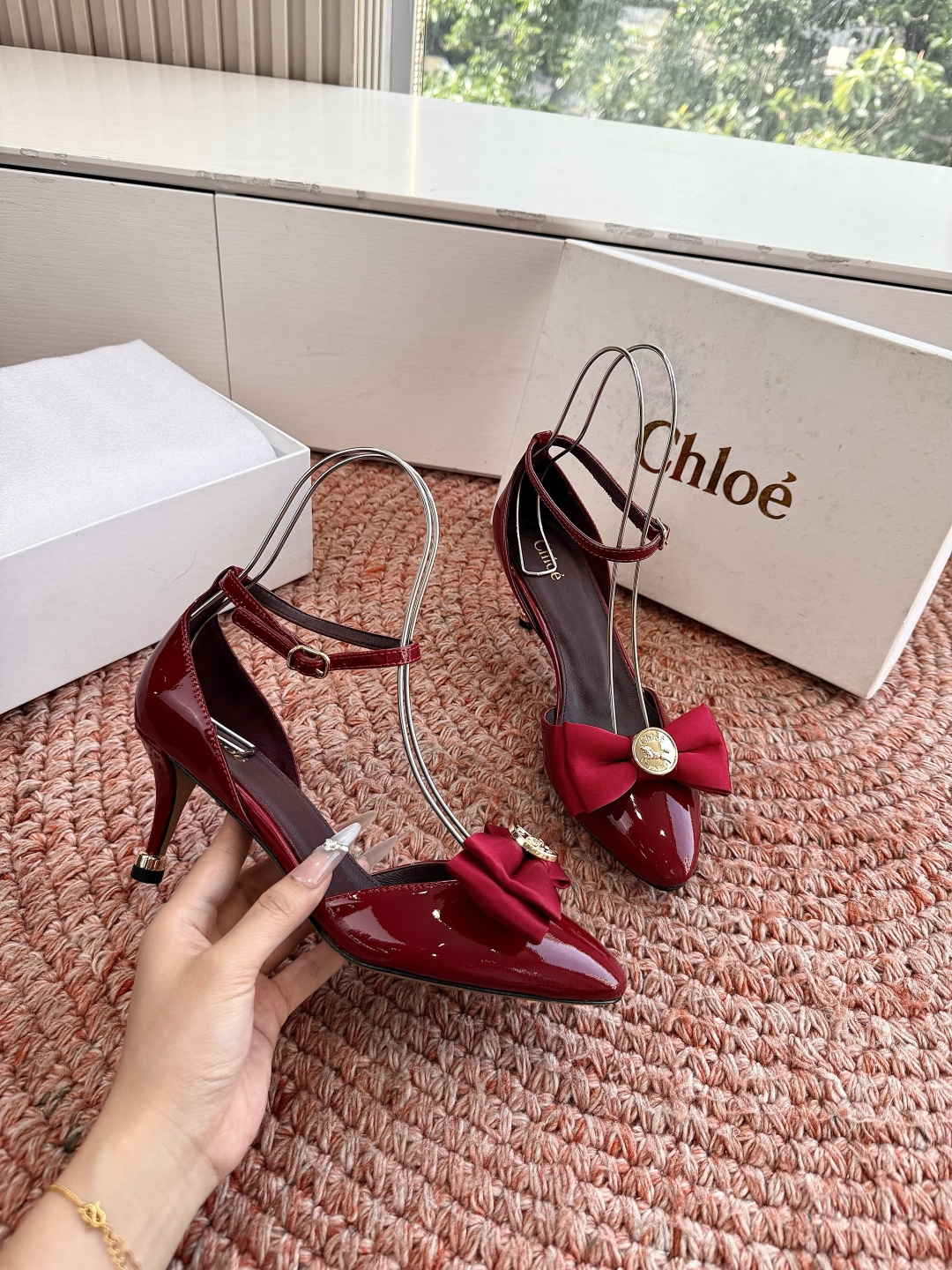 🌾G213顶级品质Chloe 蔻依 2026 春夏新款 方头 交叉T字带 铆钉 高跟 凉鞋 单鞋Chlo