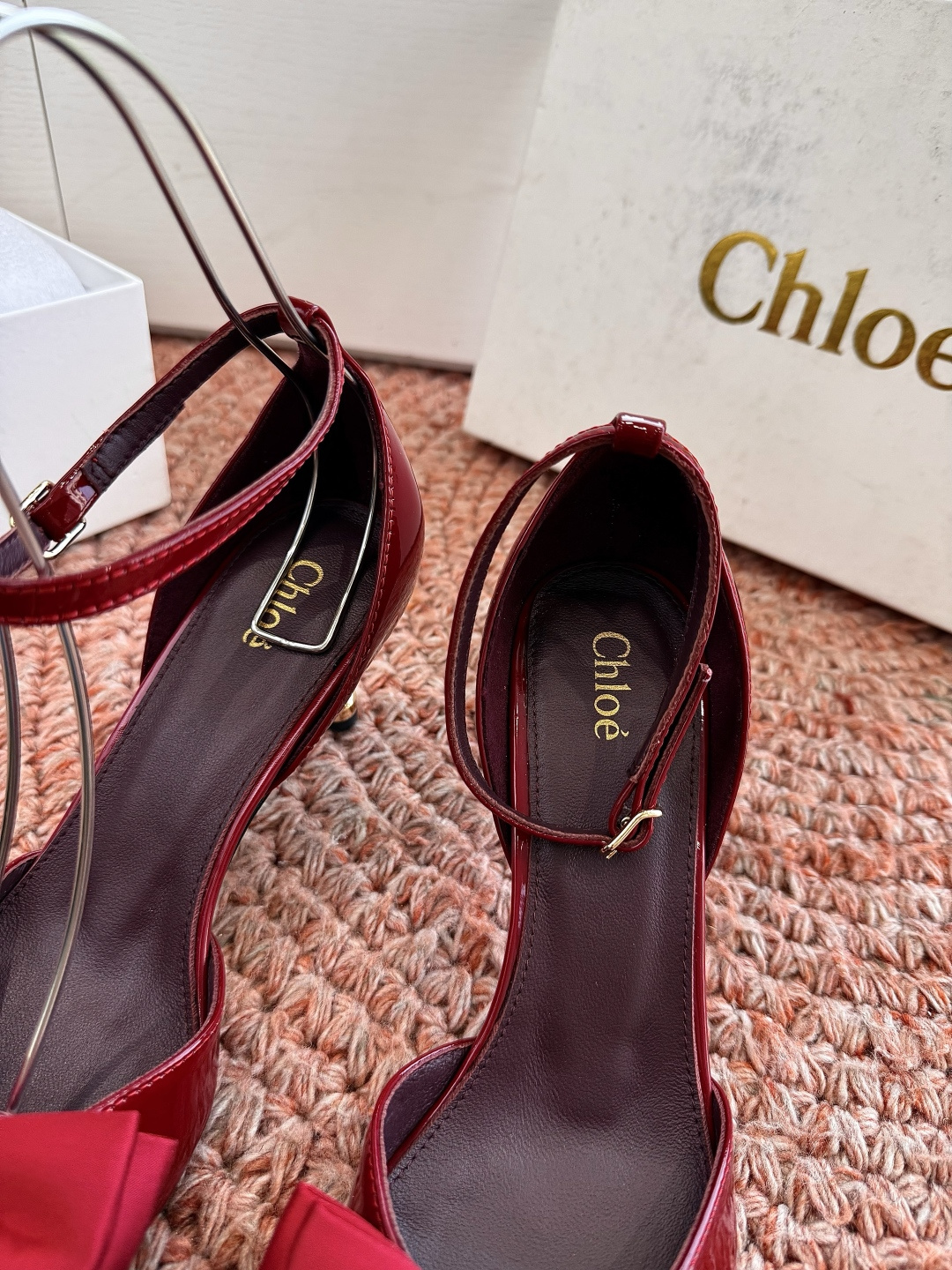 🌾G213顶级品质Chloe 蔻依 2026 春夏新款 方头 交叉T字带 铆钉 高跟 凉鞋 单鞋Chlo
