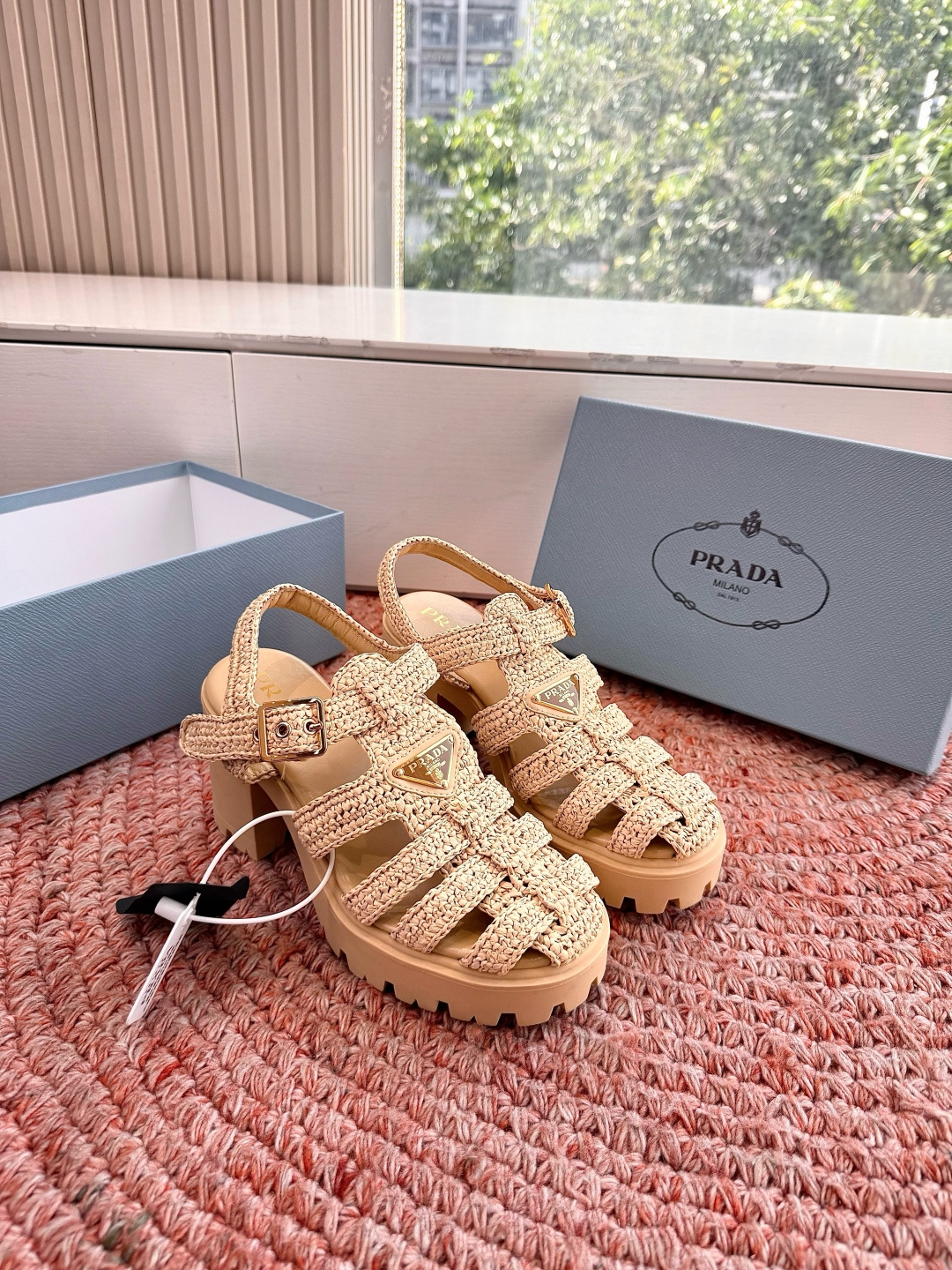 🌾G036顶级编织面全新最新高跟系列！Prada 普拉达2026春夏新款凉鞋系列 经典三角扣猪笼凉鞋 环