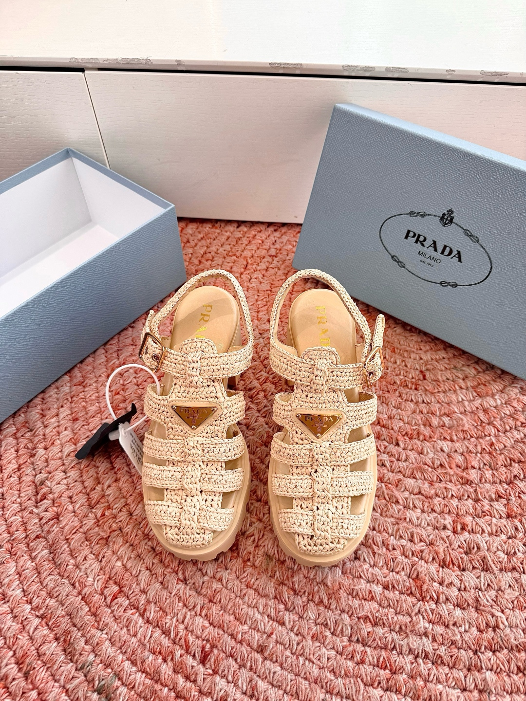 🌾G036顶级编织面全新最新高跟系列！Prada 普拉达2026春夏新款凉鞋系列 经典三角扣猪笼凉鞋 环